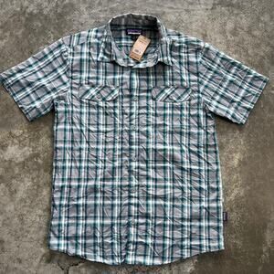 NWT Patagonia Men’s A/C Shirt in Anchor: Feather Grey